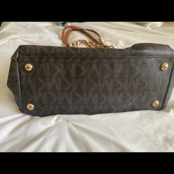 MICHEAL KORS PURSE - Picture 9 of 10